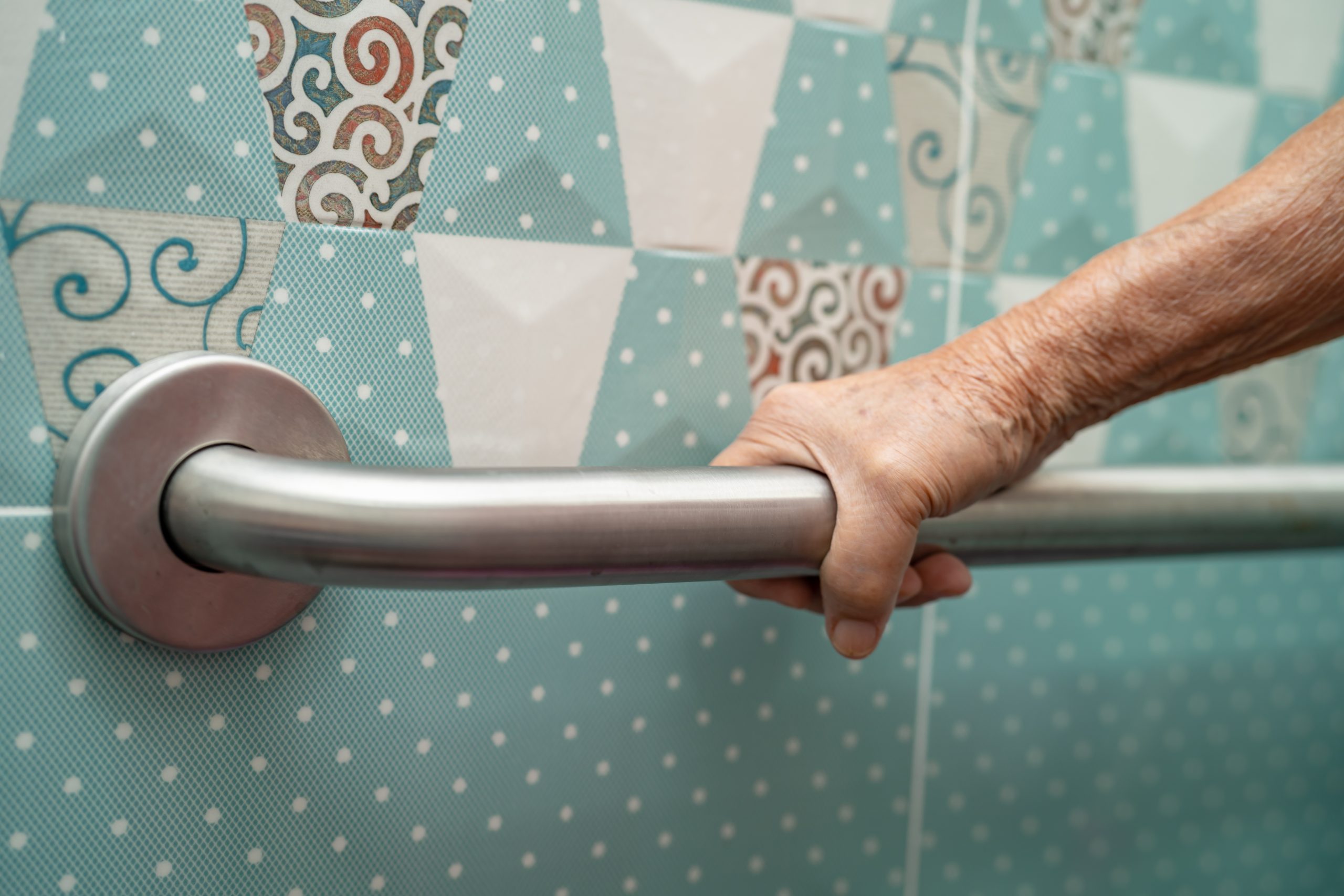Grab Bars for Bathroom Safety: A Senior Guide to Fall Prevention