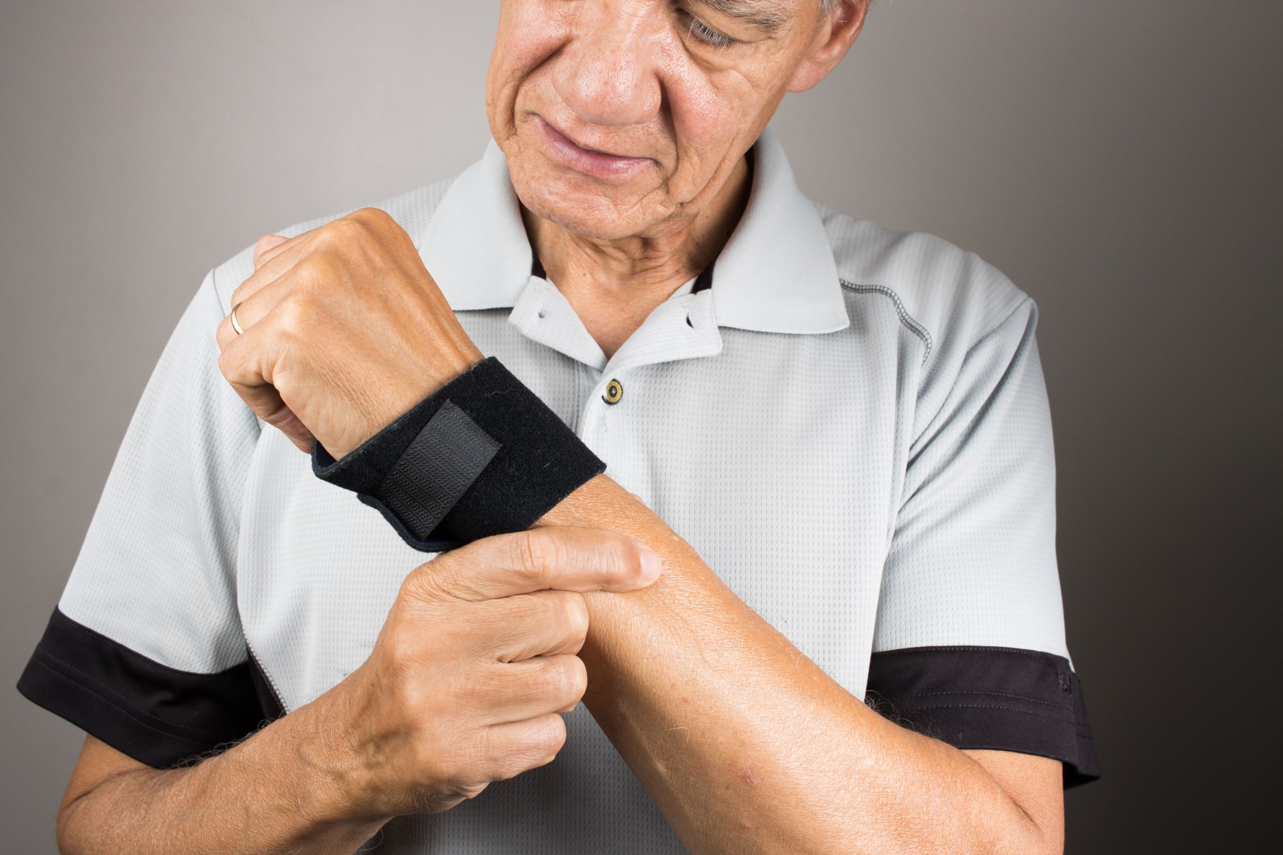 Best Arthritis Relief Tools for Elderly Patients: Comprehensive Review 2026