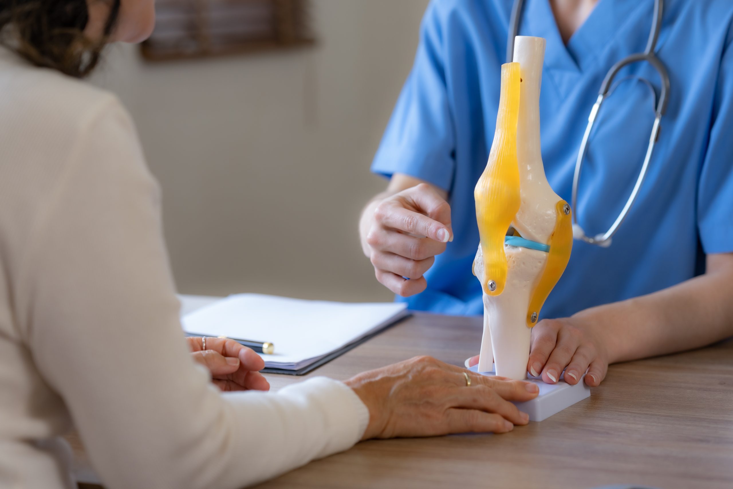 Osteo vs Rheumatoid Arthritis in Seniors: Key Differences 2026