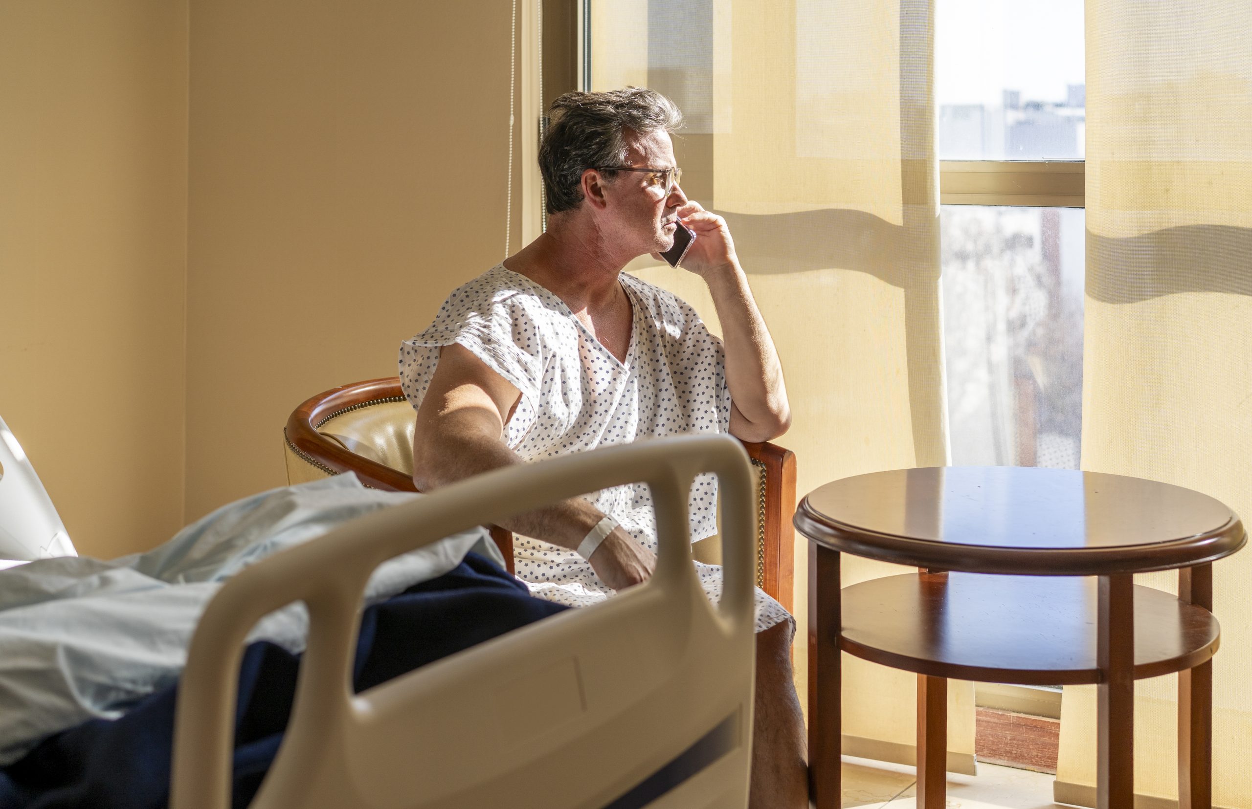 Choosing the Right Hospital Bed for Elderly Patients: A Comprehensive Guide