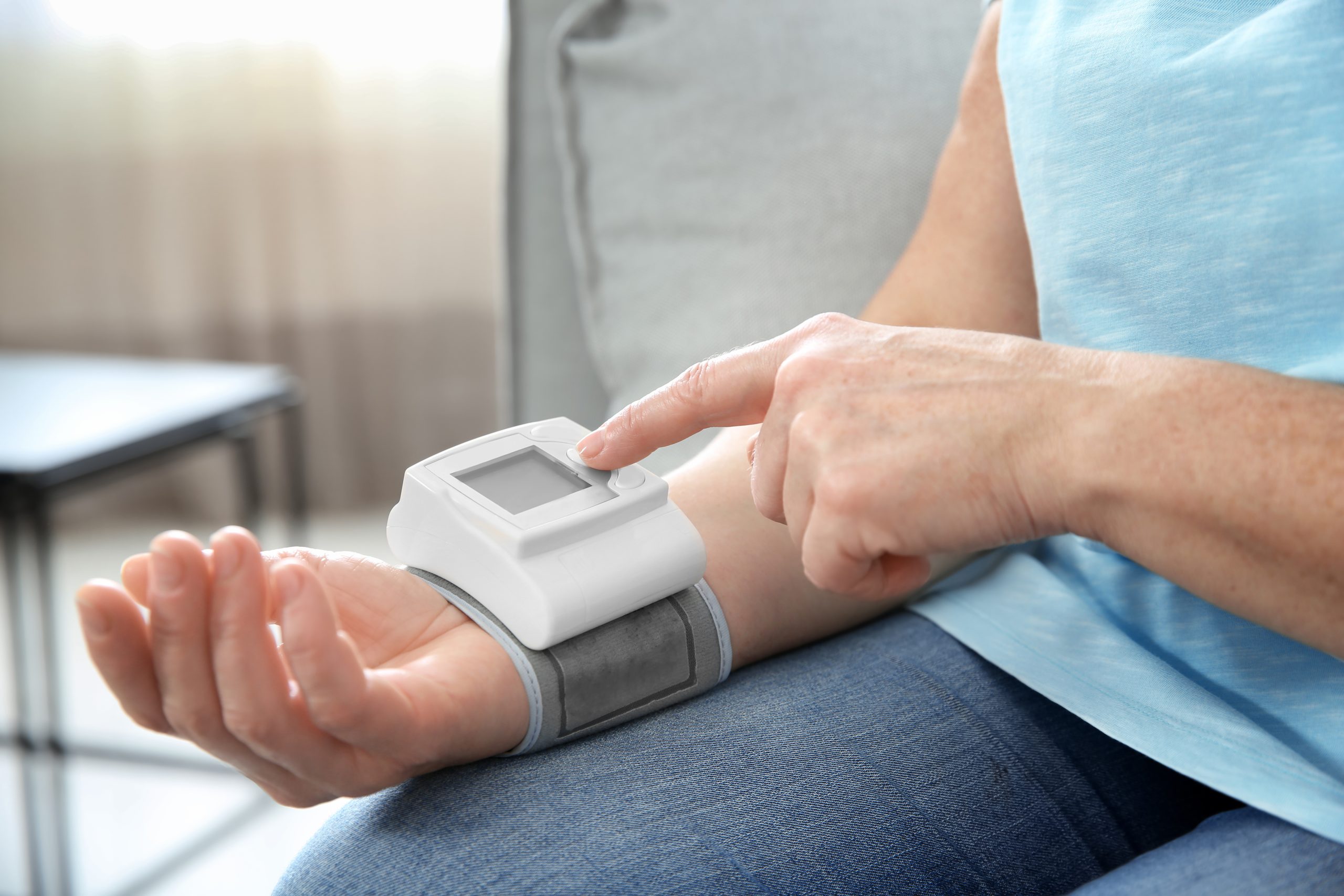 Wrist vs Arm Blood Pressure Monitors: Which Is Better for Seniors in 2026?