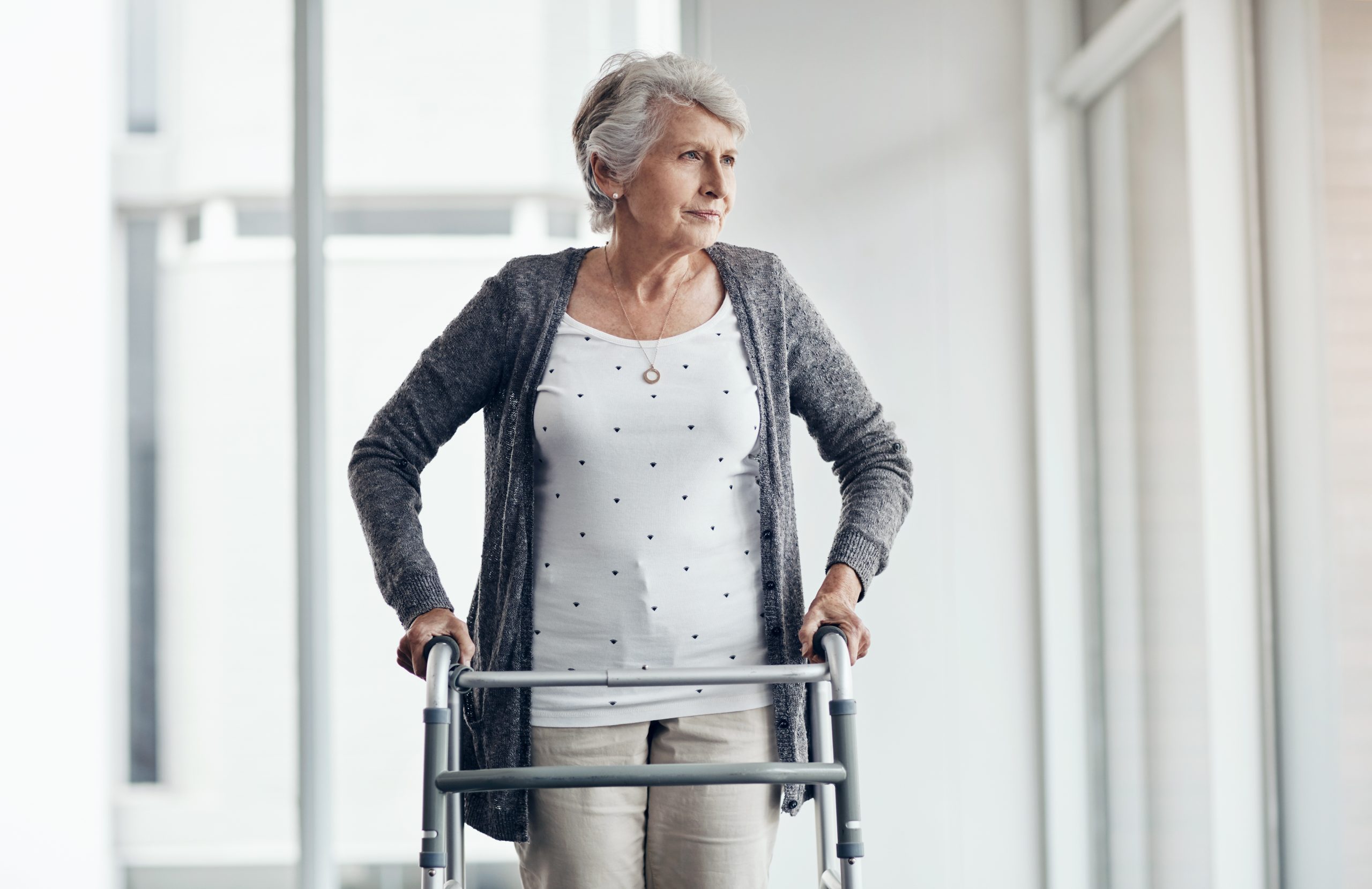 Walker vs Cane: Which Mobility Aid Is Right for You? A Comprehensive Comparison