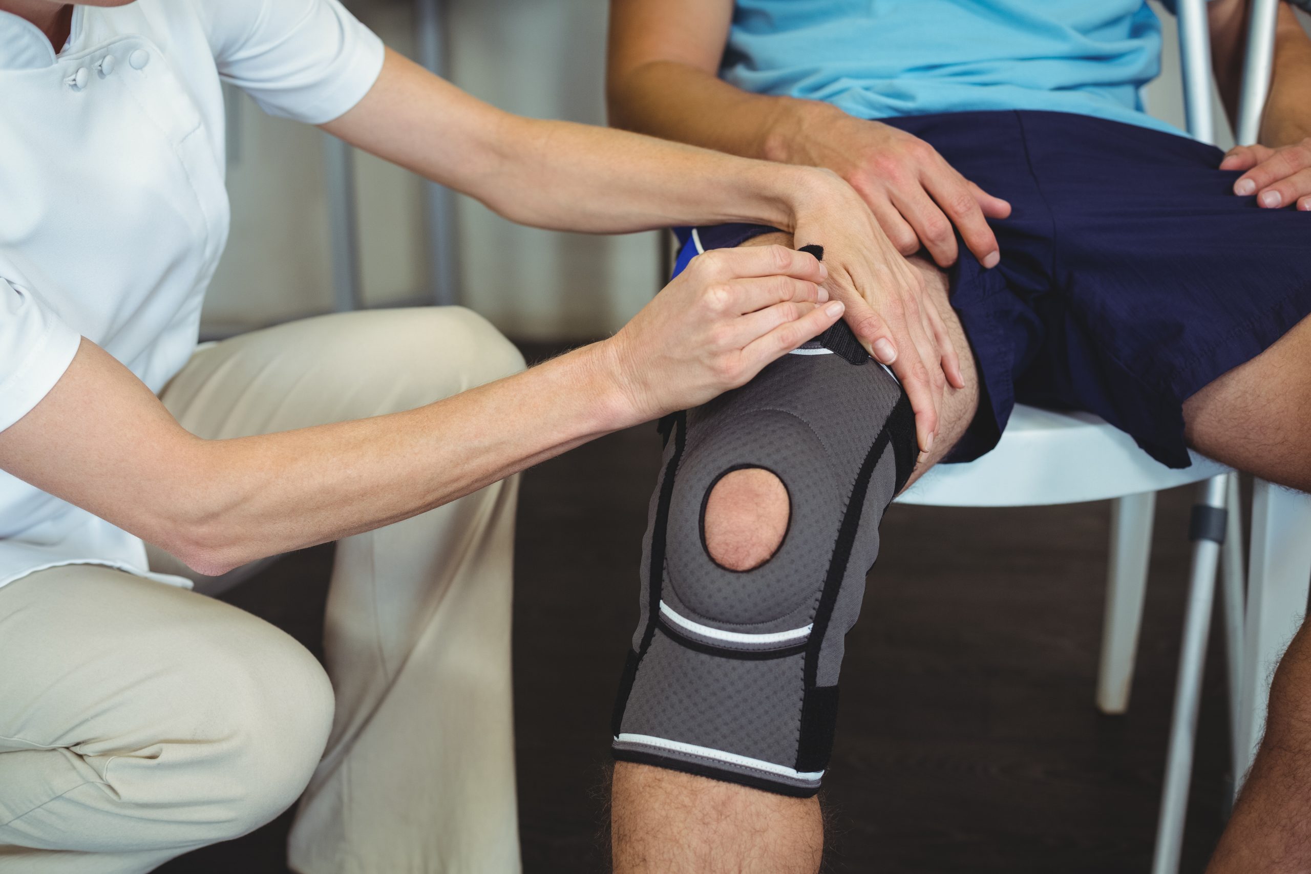 Assistive Devices for Seniors with Knee and Hip Arthritis in 2026
