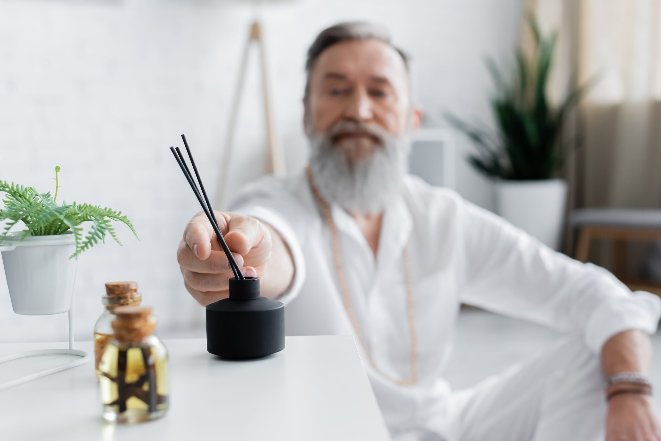 Heat vs Cold Therapy for Senior Arthritis Pain in 2026