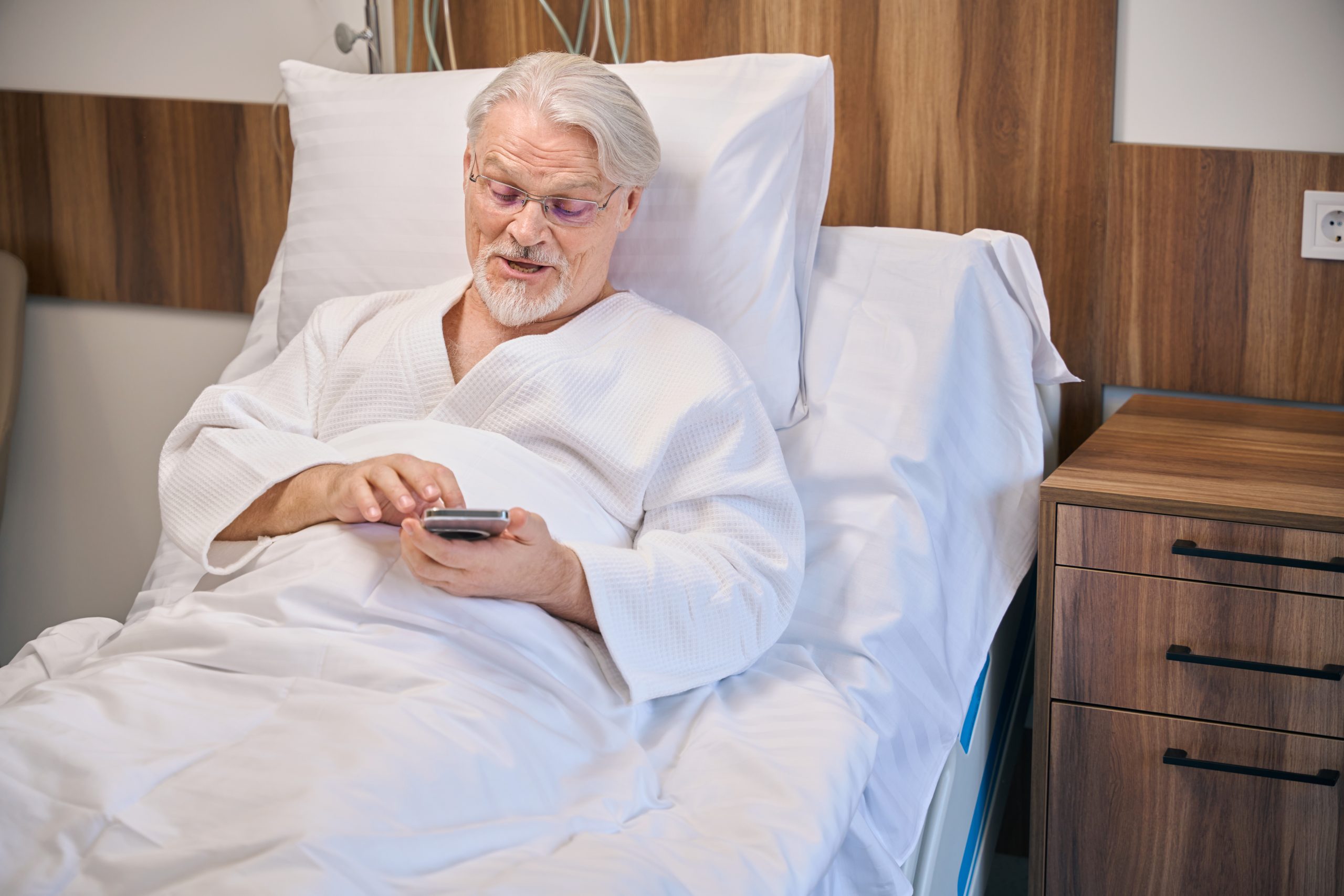 Hospital Bed Accessories Guide: Enhancing Comfort and Safety for Seniors